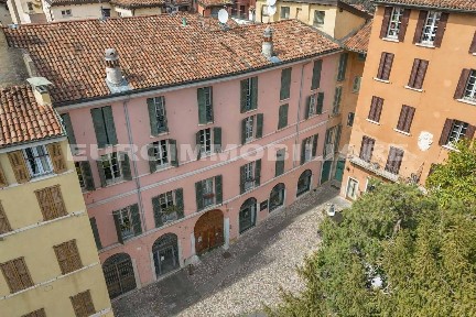Appartamento piazza Tito Speri 2, Castello - Via Musei, Brescia