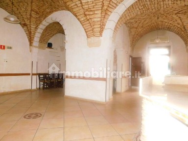 Locale commerciale in Affitto