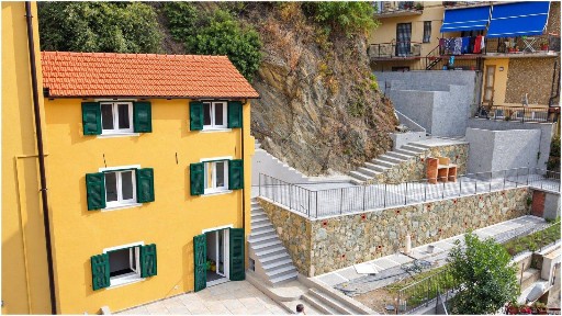 Villa a schiera via Piave 170, Centro, Varazze