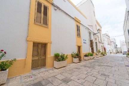 Castro, Via Giuseppe Garibaldi, 3