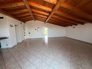 Mansarda 85 m², Centro, Tremestieri Etneo