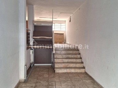 Negozio all'asta via Milano, 27/A, 59100 Prato Italia, Prato