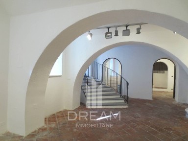 Locale commerciale in Affitto