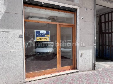 Locale commerciale in Affitto