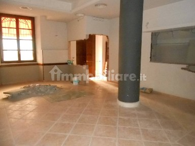 Locale commerciale in Affitto