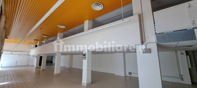 Locale commerciale in Affitto