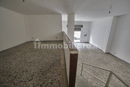Locale commerciale in Affitto