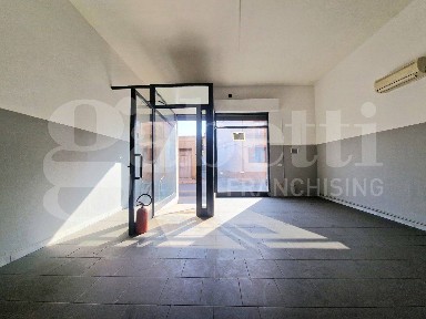 Locale commerciale in Affitto