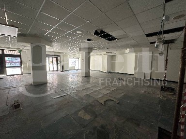 Locale commerciale in Affitto