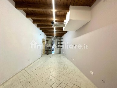 Locale commerciale in Affitto