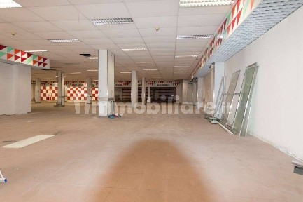 Locale commerciale in Affitto