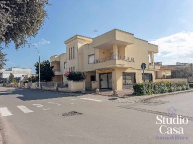 Locale commerciale in Vendita