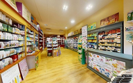 Locale commerciale in Vendita