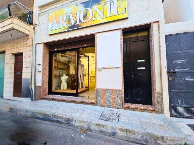 Locale commerciale in Vendita