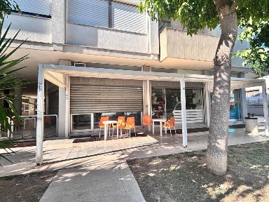 Bar con laboratorio in Vendita