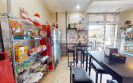 Locale commerciale in Vendita