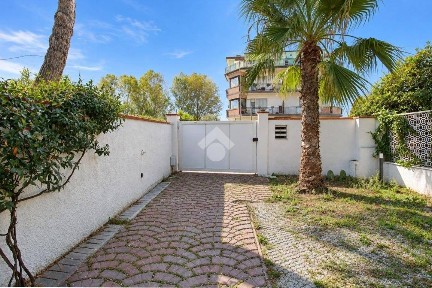 Villa plurifamiliare viale Francesco Paolo Tosti 73, Centro, Francavilla al Mare