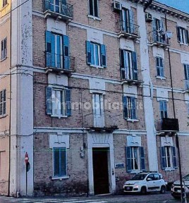 Chieti, Piazza Giuseppe Garibaldi, 12