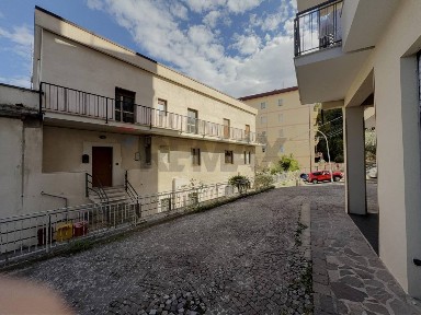 Bilocale ottimo stato, piano rialzato, Centro, Casoli