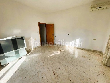 Perano, Via Quadroni