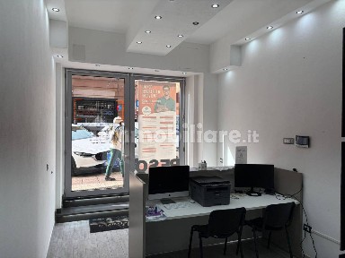 Locale commerciale in Vendita