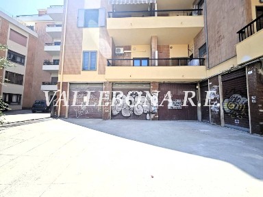 Locale commerciale in Vendita