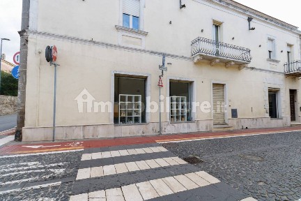 Locale commerciale in Vendita