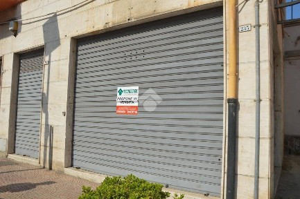 Locale commerciale in Vendita