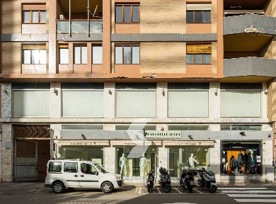 Locale commerciale in Vendita