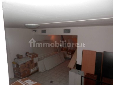 Locale commerciale in Vendita