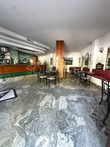 Locale commerciale in Vendita