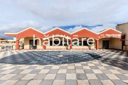 Locale commerciale in Vendita