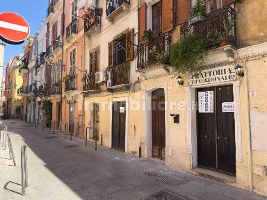 Locale commerciale in Vendita