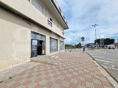 Locale commerciale in Vendita