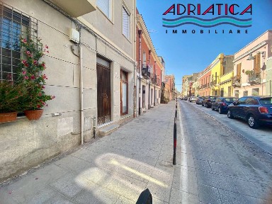 Locale commerciale in Vendita