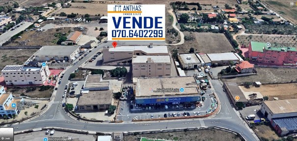 Locale commerciale in Vendita
