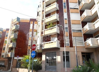 Locale commerciale in Vendita