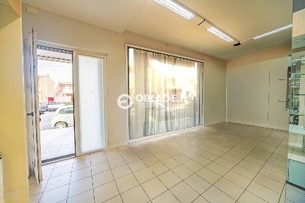 Locale commerciale in Vendita