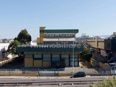 Locale commerciale in Vendita