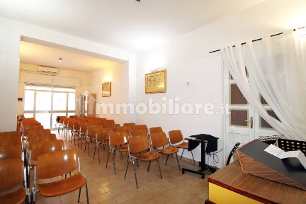 Locale commerciale in Vendita