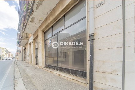Locale commerciale in Vendita