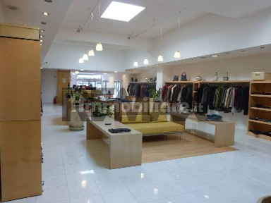 Locale commerciale in Vendita