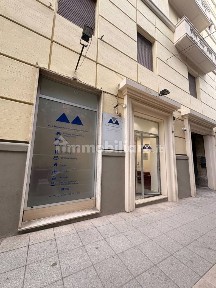Locale commerciale in Vendita