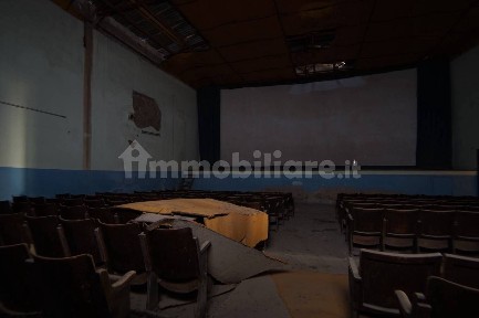 Locale commerciale in Vendita
