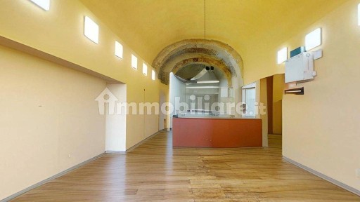Locale commerciale in Vendita