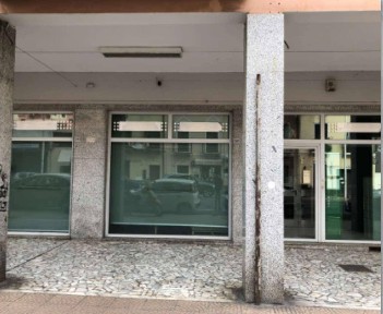Locale commerciale in Vendita