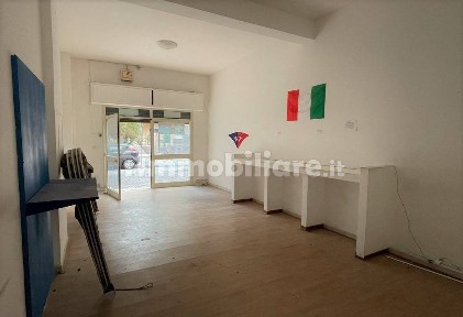 Locale commerciale in Vendita