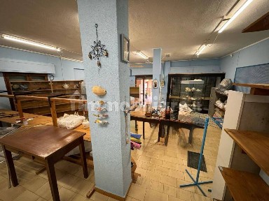 Locale commerciale in Vendita