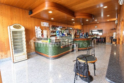 Locale commerciale in Vendita