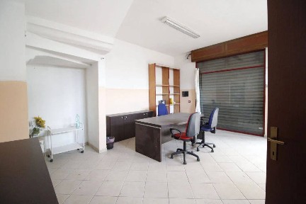 Locale commerciale in Vendita